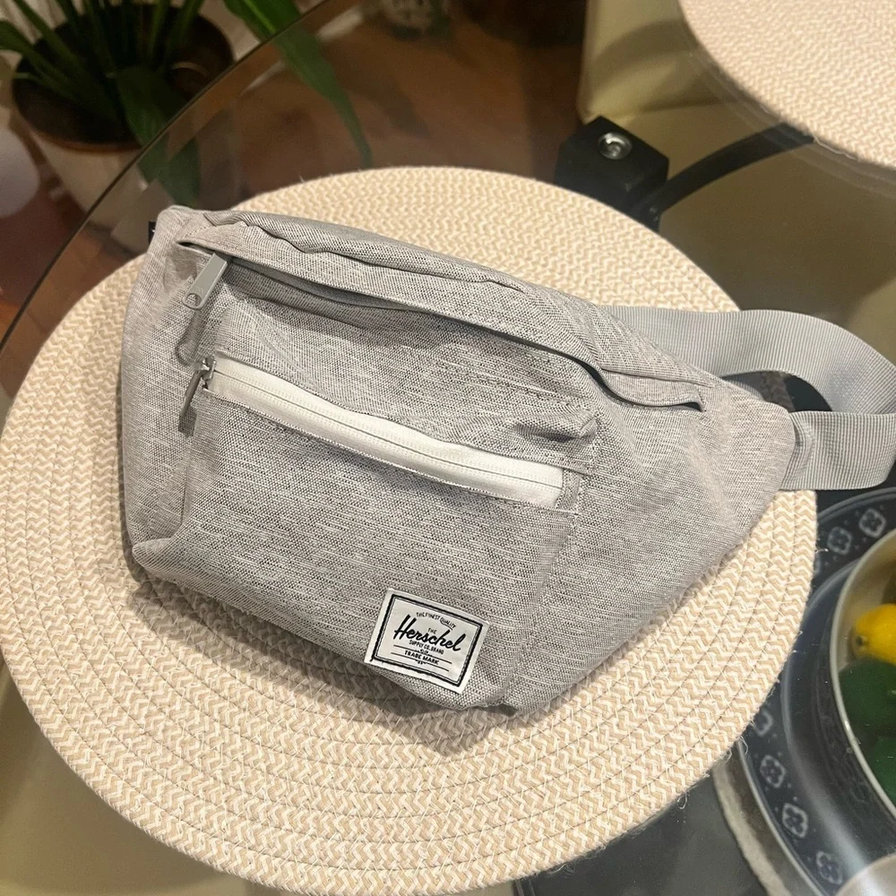 Herschel Supply Day Pack Crossbody - Picture 3 of 6